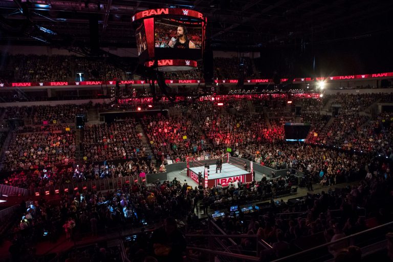 636661650038478221-WWE-RAW-004